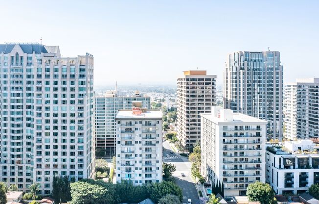 1 bed, 2 baths, $2,695