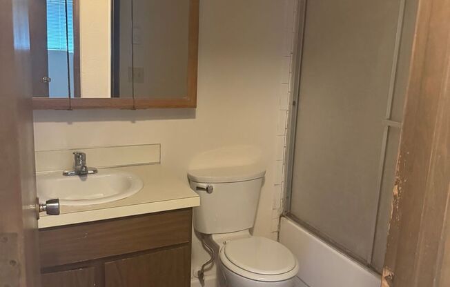 1 bed, 1 bath, $995, Unit 18