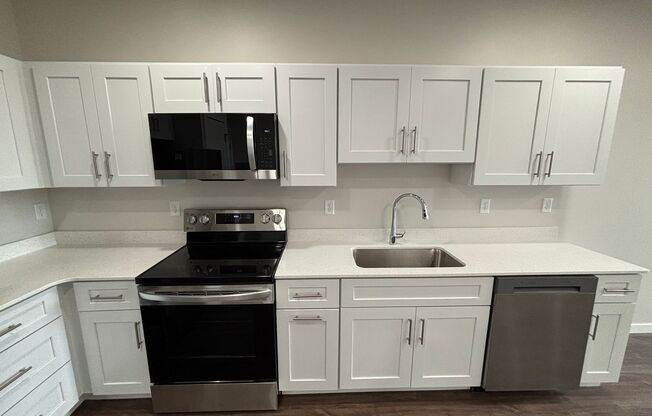 Studio, 1 bath, 660 sqft, $1,195, Unit 415 - S660 Courtyard View