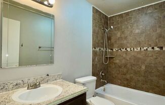 Spacious 2-story 2 BR/1.5BA Avalon Condo Near Airport