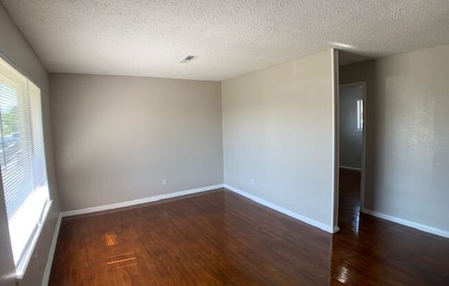 3 beds, 1 bath, $1,100