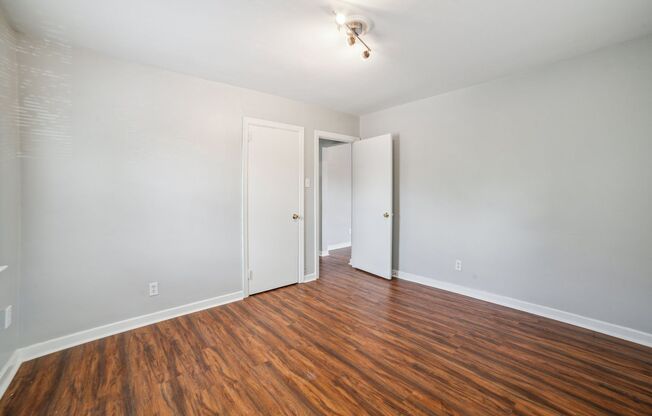 2 beds, 1 bath, 775 sqft, $1,060, Unit 643 Southcrest Court #3