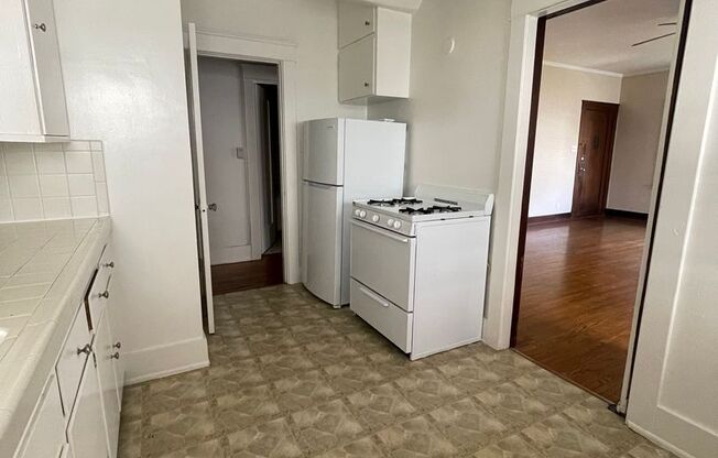 2 beds, 1 bath, $2,695