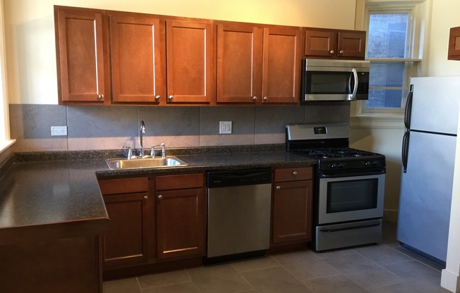 (4) Four Bed DePaul Location ** Video tour @ markbweiss.com