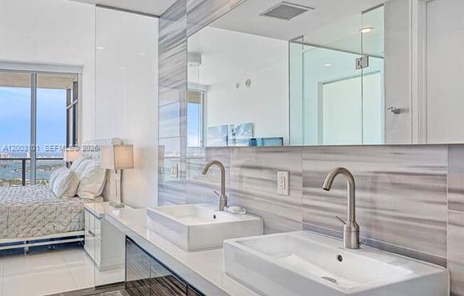 2 beds, 2 baths, 1,498 sqft, $6,500, Unit 1100 Biscayne Blvd # 4803