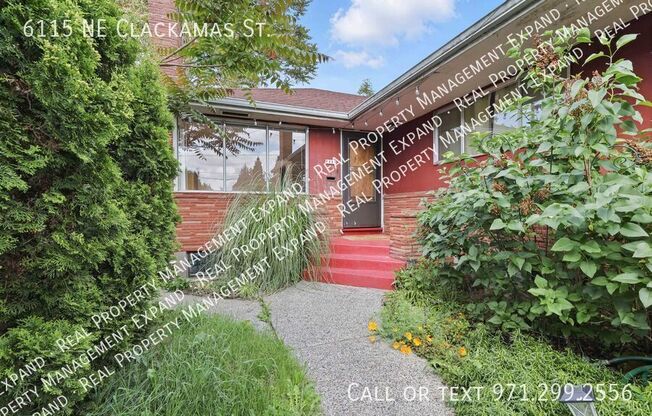 6115 NE Clackamas St