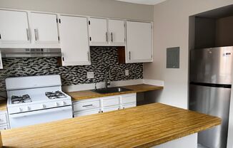 Spacious Sunlit 2BR Apartment – Prime Location in Southwest DC!!