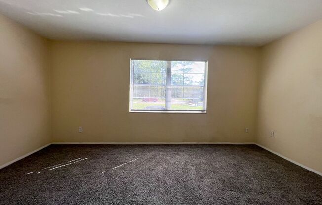 2 beds, 1 bath, $1,050, Unit 15