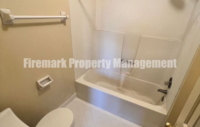 2 beds, 1.5 baths, $1,500, Unit G4