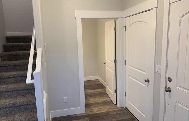 1204 1206 MARIEL PL S