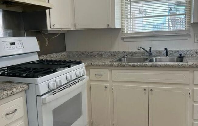 3 beds, 1 bath, $1,100