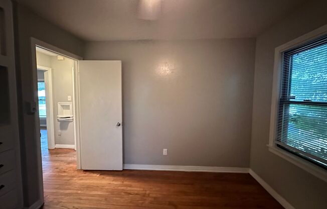 3 beds, 1 bath, $925