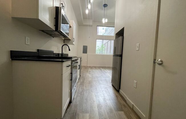 1 bed, 1.5 baths, 659 sqft, $2,460, Unit 111