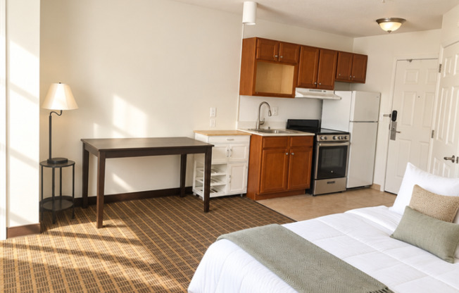 Studio, 1 bath, 329 sqft, $1,100, Unit 116