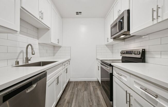 3 beds, 2 baths, 1,350 sqft, $2,895, Unit 303