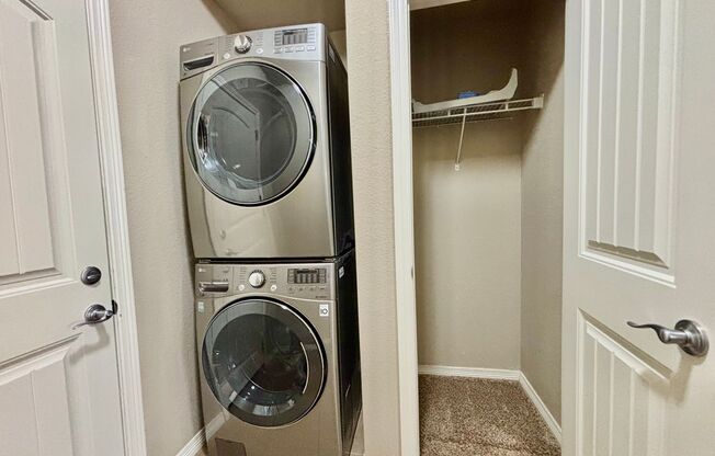 Beautiful 3 bed, 3 bath Townhome in West Windsor!