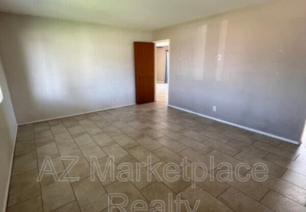 125 E PAPAGO DR