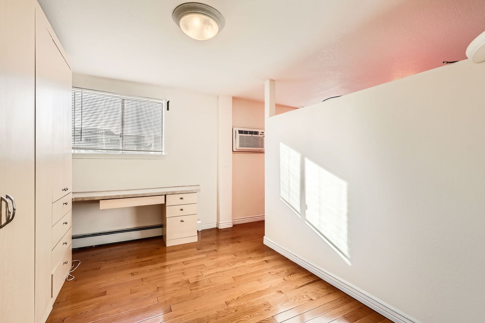Cool 1 bedroom Condo in Uptown Medical District