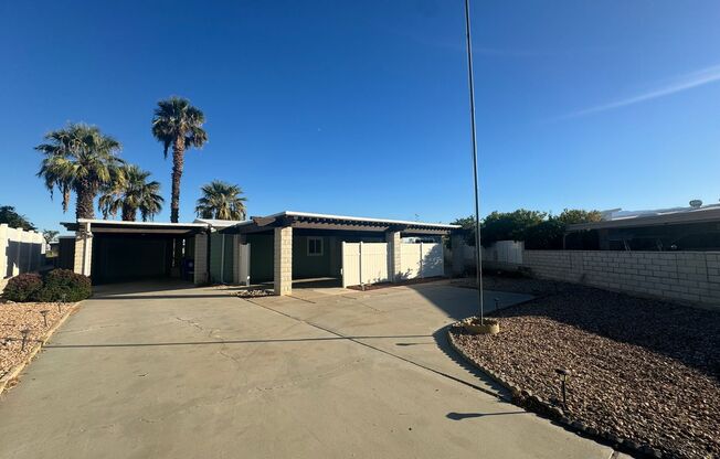 AVAILABLE NOW!!! 2 Bed / 2 Bath Home in Palm Desert Greens!