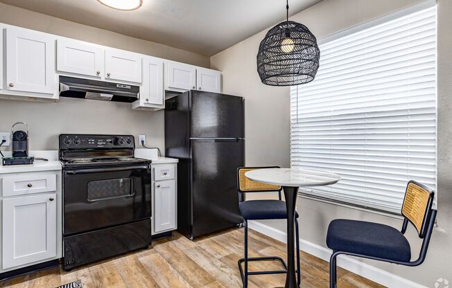 2 beds, 2 baths, 784 sqft, $1,595
