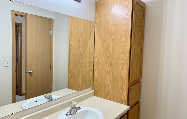 1 bed, 1 bath, 800 sqft, $950, Unit 208