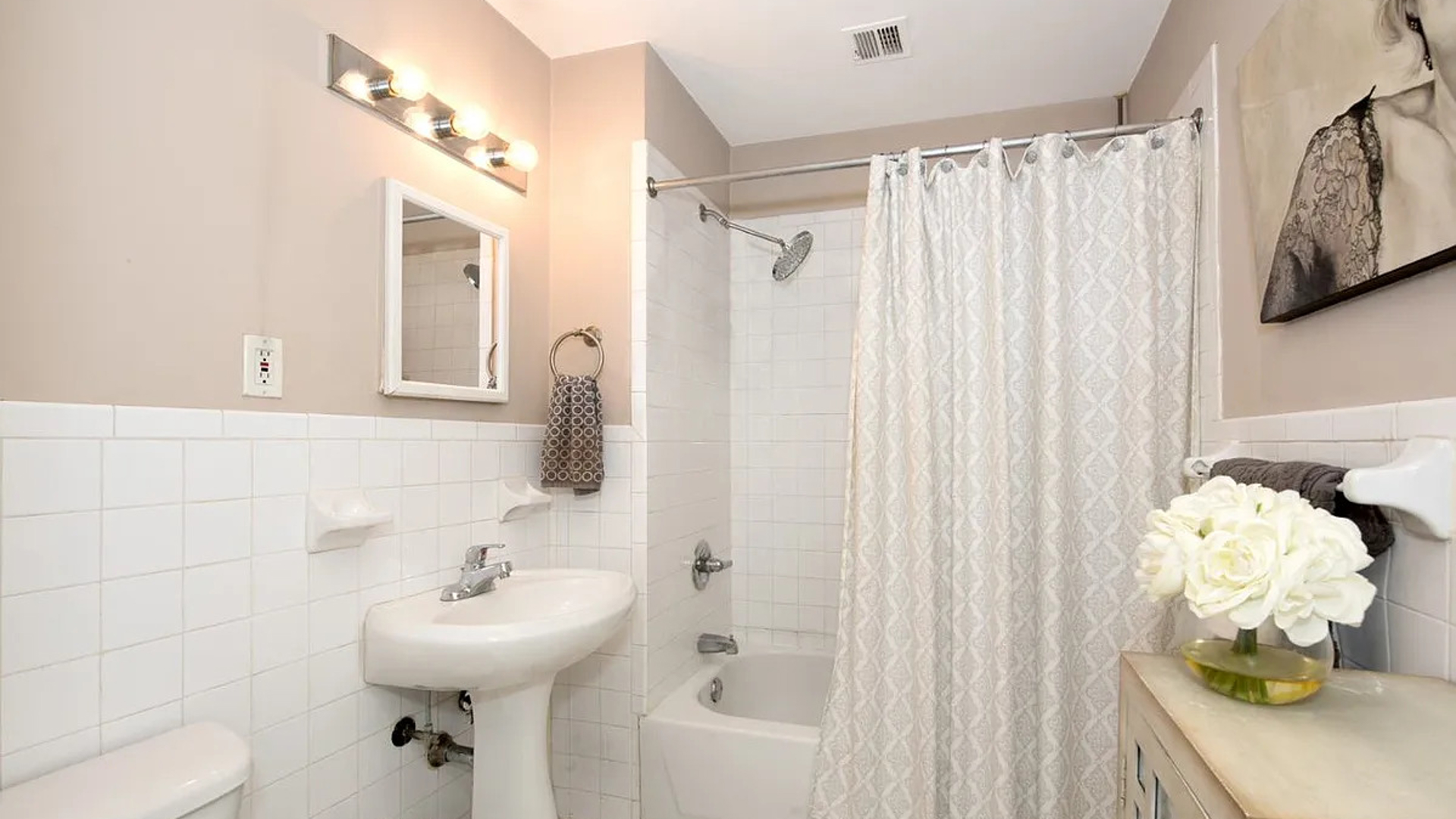 8 E 127 ST