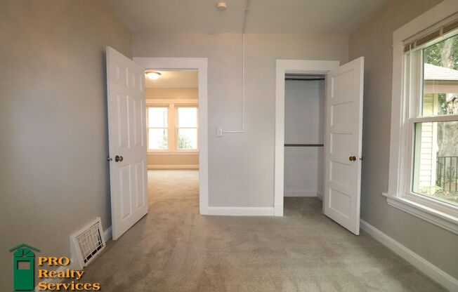 2 beds, 1 bath, $1,595