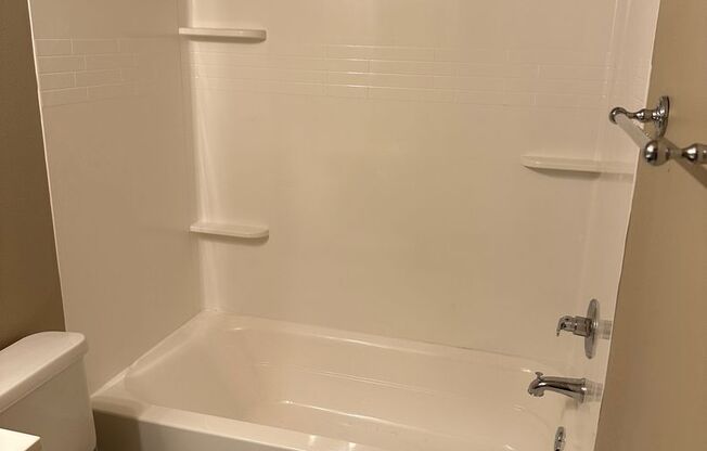 2 beds, 2 baths, $1,100, Unit # # 93 904 UO 93