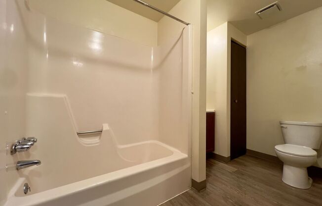 Cozy One Bedroom Apartment! Exposed Brick & Air Conditioning! Call Today!