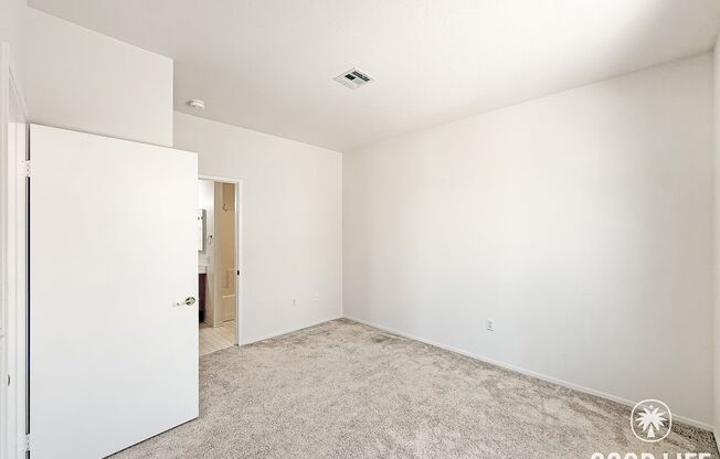 Great 1 BR/1 BA in the Mirabella community of Mira Mesa!