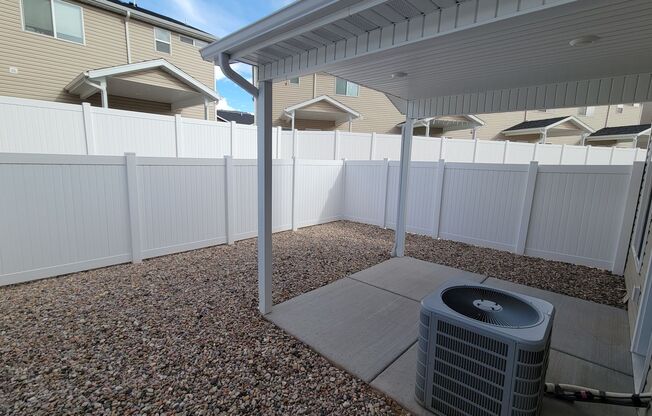 3 Bed Townhome with Washer/Dryer/Fridge Available Immediately!