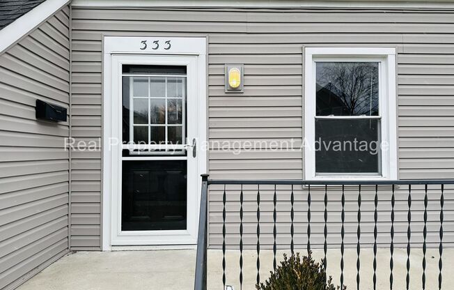 Charming 3 Bedroom Bungalow in Prime Ferndale Location!