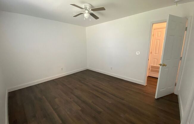 2 beds, 1 bath, $1,100