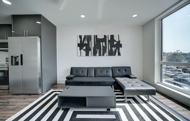 2 beds, 2 baths, 842 sqft, $2,300, Unit 207