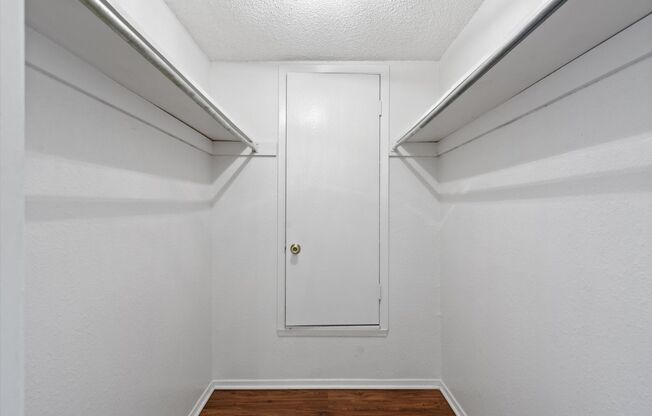 2 beds, 2 baths, $1,470, Unit D-7