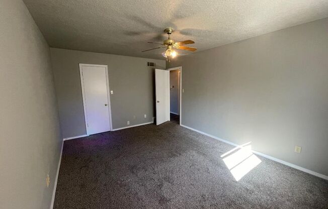 2 beds, 1 bath, $925