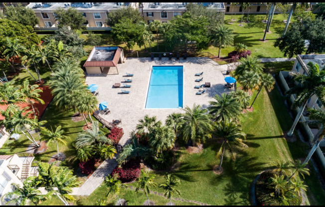 Community Grounds | Sunset Palms | Apartments For Rent in Hollywood FL