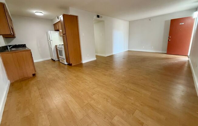 2 beds, 1 bath, 900 sqft, $1,145, Unit LAW13-106