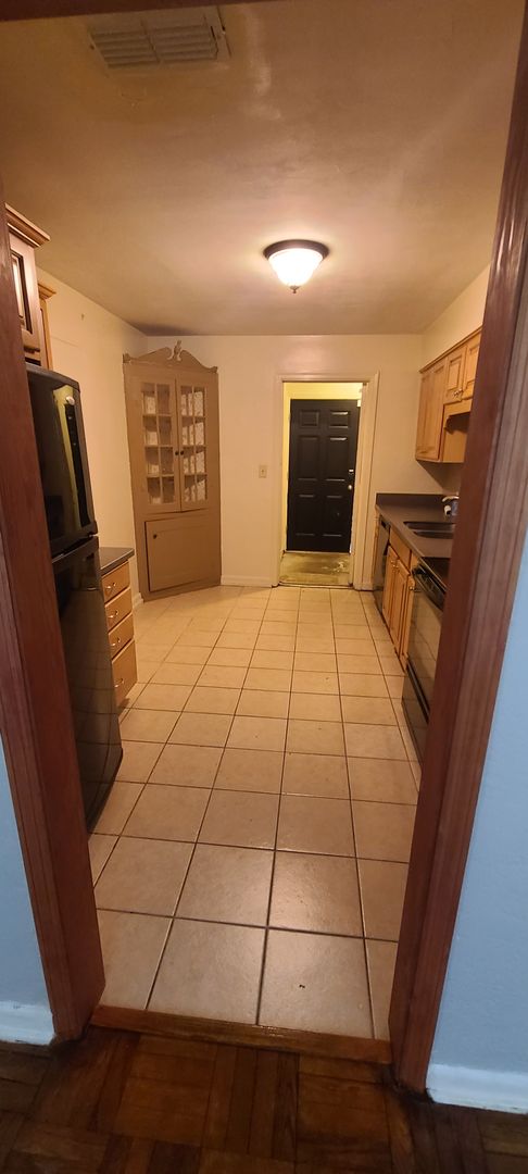 3 beds, 2 baths, $1,600