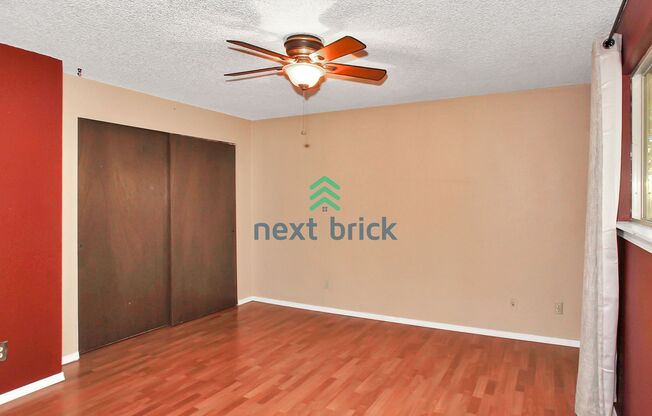 3 beds, 2 baths, $2,500