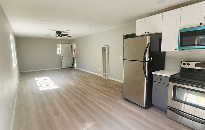 2 beds, 1 bath, $2,045, Unit 6