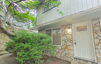 Apartment ~ Close to 9th Street ~ Small Pet Friendly