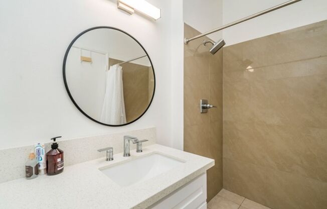 Luxury Living at 1377 S Beverly Blvd, Los Angeles, CA 90024