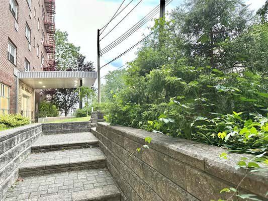 3240 RIVERDALE AVE
