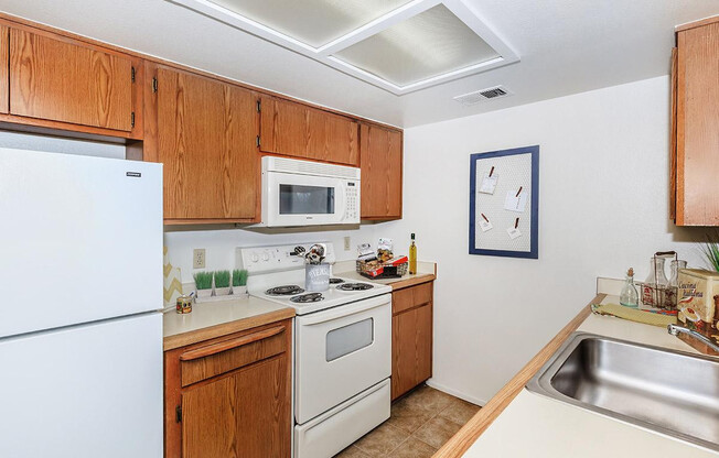 2 beds, 2 baths, 986 sqft, $1,395, Unit 445-242