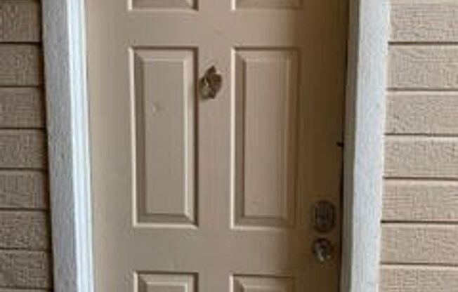 2nd Floor 1bed/1bath with Laundry and Parking!