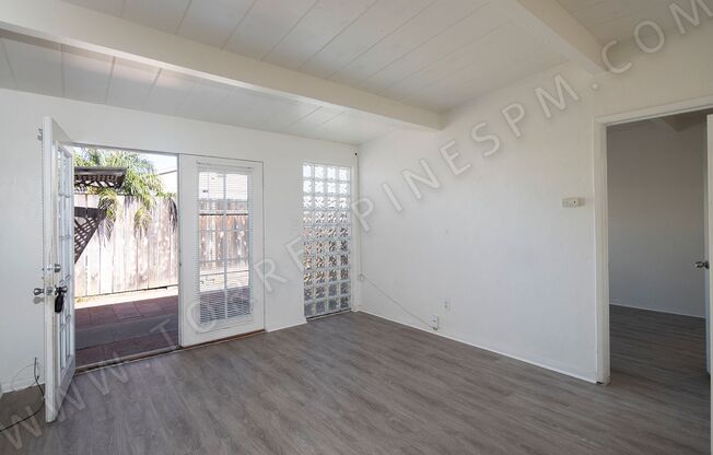 2033 - 2037 1/2 Grand Avenue