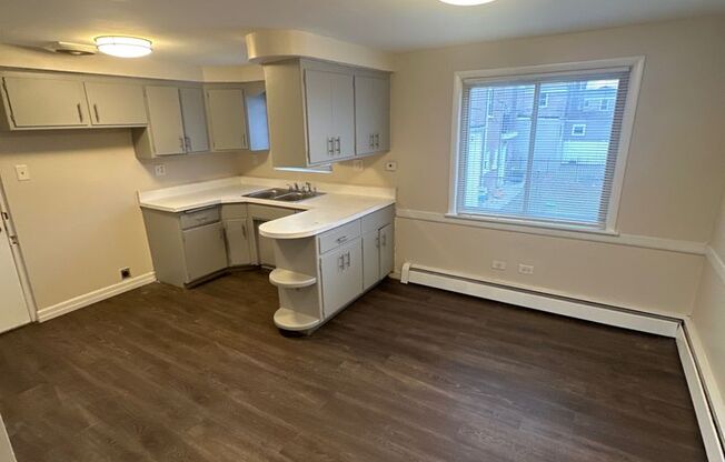 8916 S Justine St LLC