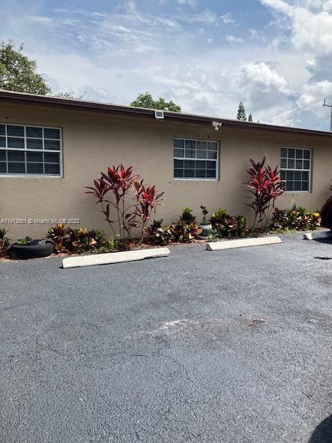 111 SW 10 ST