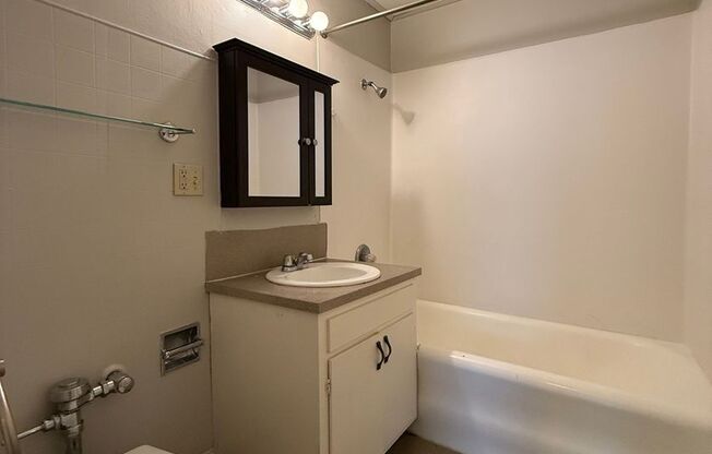 1 bed, 1 bath, 540 sqft, $1,595, Unit 418